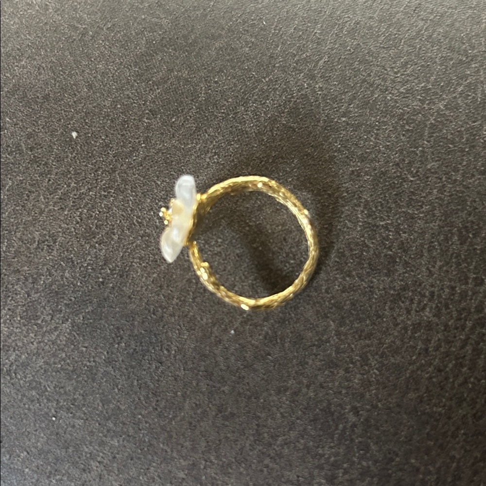 Elegant Gold and Cream Floral Ring - Picture 8 of 10